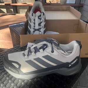 New unworn in original box
ADIDAS TERREX SKYCHASER AX5 GORE-TEX HIKING SHOES